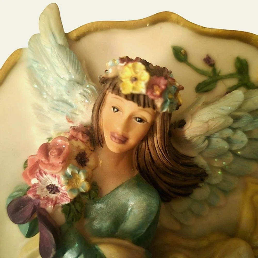 Handcrafted decorative 3D Collectable Winged Angel Wall Plate Flowers Gold Trim